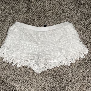 H&M Divided - White Crocheted Shorts - size XS